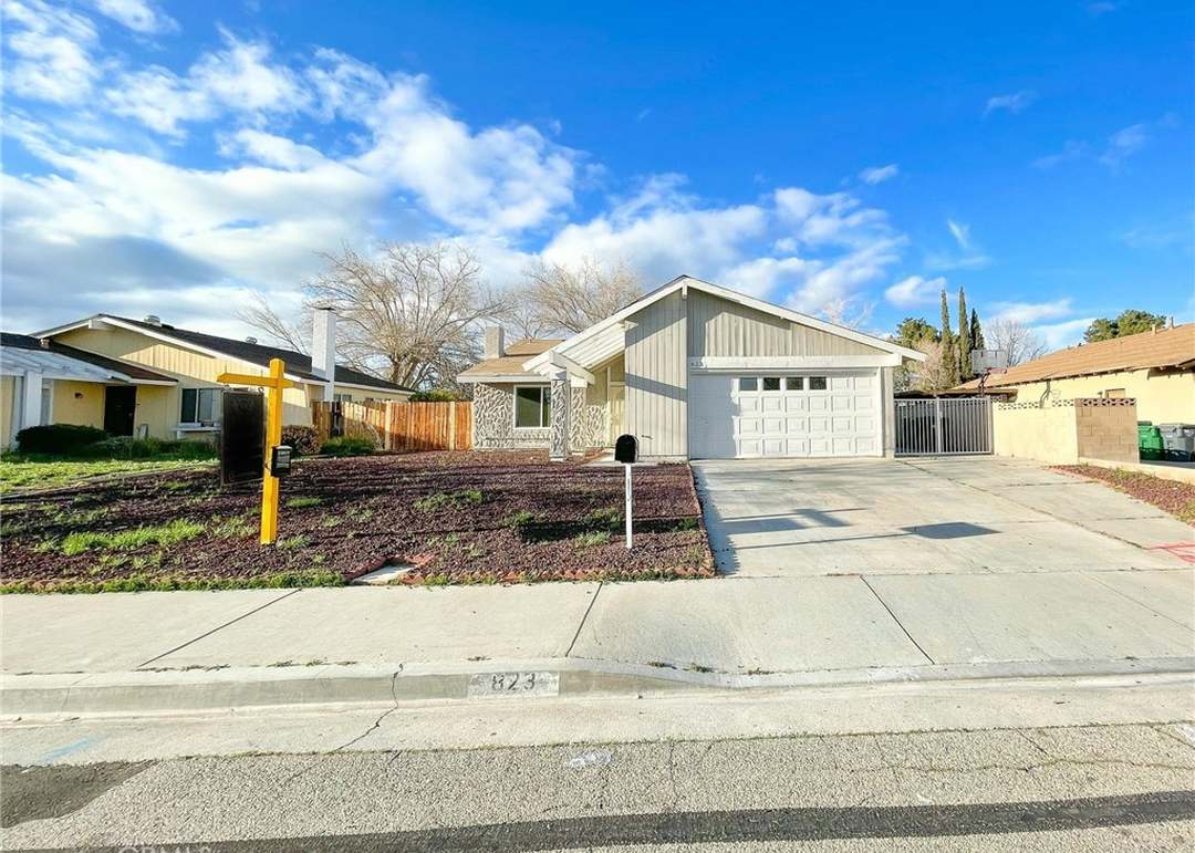 Front exterior of 823 E Kildare Street in Lancaster, California